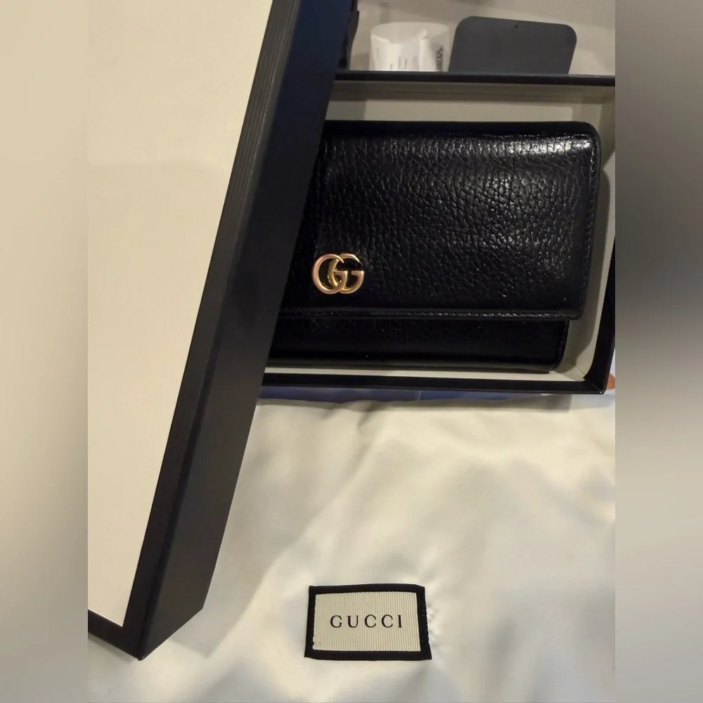 ✨SALE✨ Gucci Black Leather GG Wallet - Picture 7 of 9